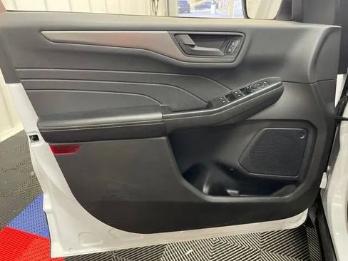 Used 2025 Ford Escape Active AWD/4WD image 8