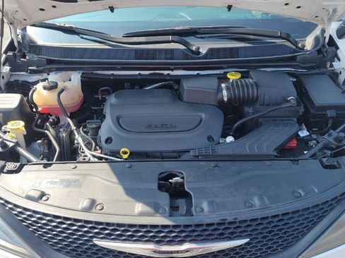 Used 2023 Chrysler Voyager LX FWD image 6