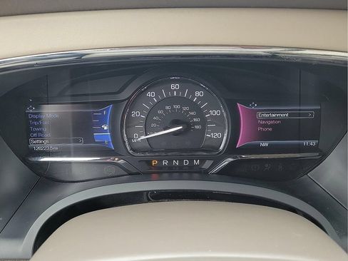 Used 2015 Lincoln Navigator 4WD image 17