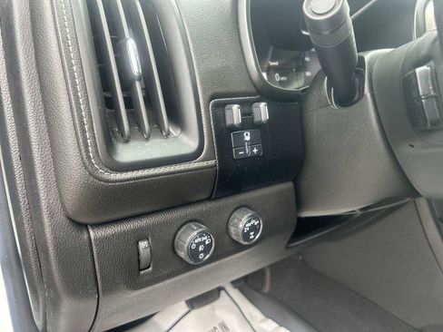 Used 2022 GMC Canyon Denali image 17