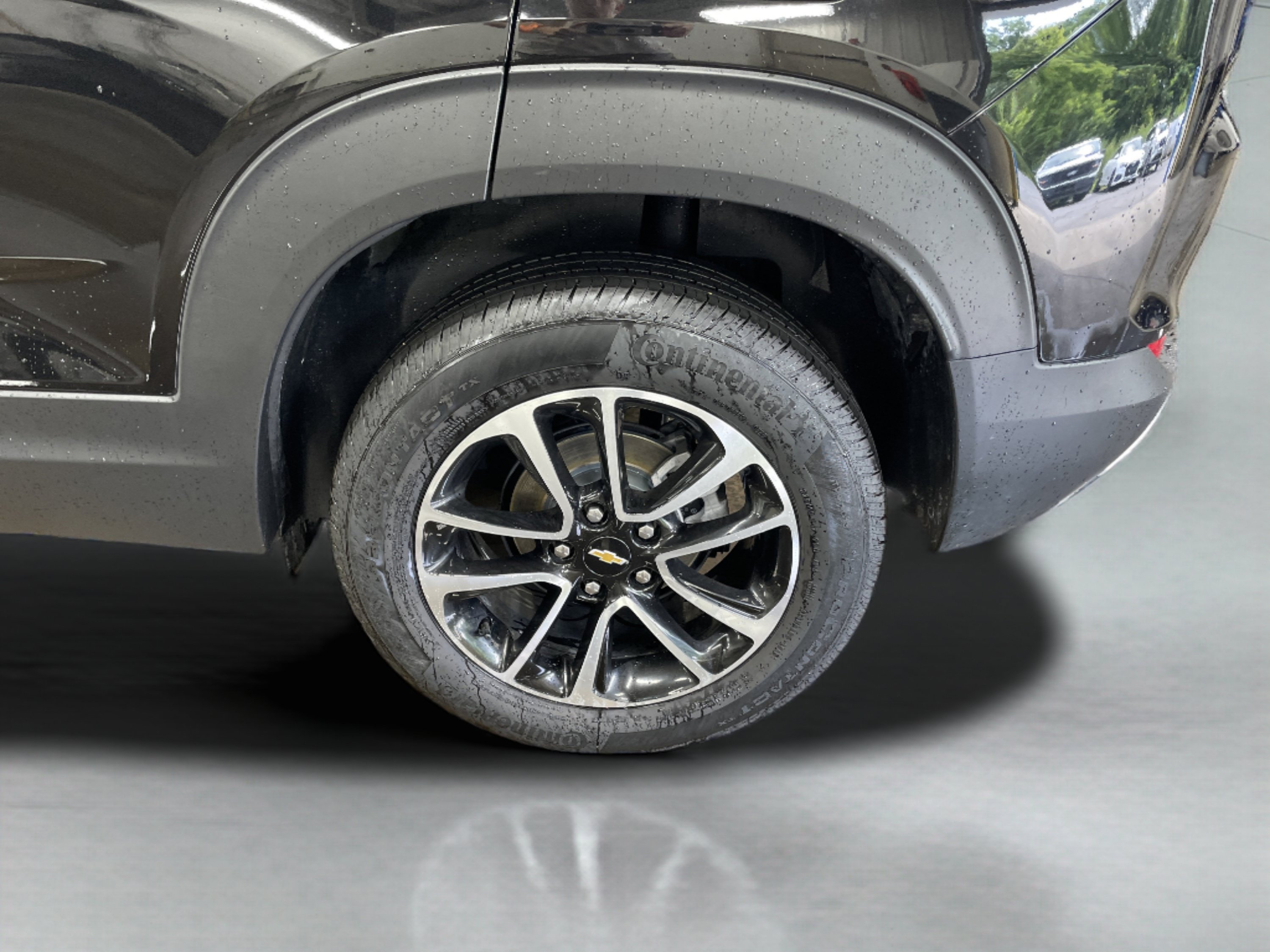 Used 2025 Chevrolet TrailBlazer LT AWD/4WD image 23