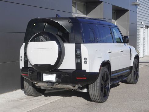 New 2026 Land Rover Defender 110 X-Dynamic SE image 2