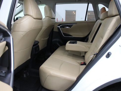 Used 2019 Toyota RAV4 Limited w/ Advanced Technology Package FWD image 8