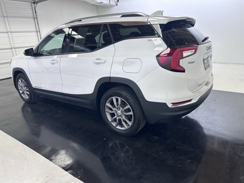 Used 2022 GMC Terrain SLT image 13