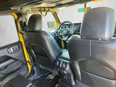 Used 2018 Jeep Wrangler Unlimited Sahara AWD/4WD image 26