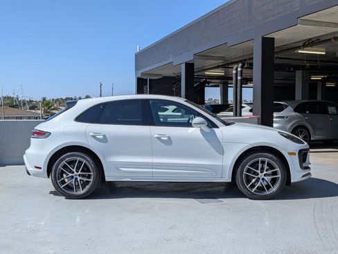 Certified 2024 Porsche Macan image 8