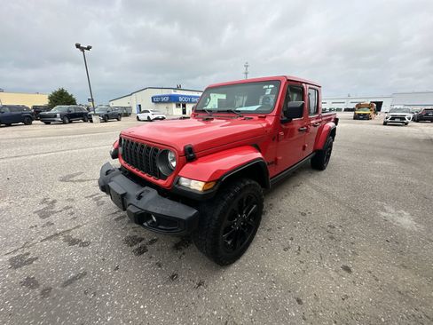 Used 2025 Jeep Gladiator Sport AWD/4WD image 18
