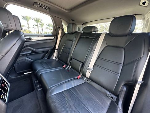 Used 2022 Porsche Cayenne Platinum Edition image 36