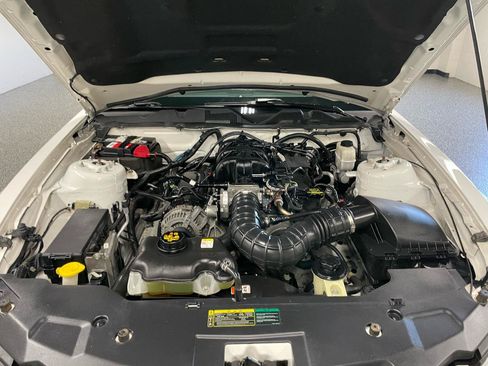 Used 2010 Ford Mustang Coupe RWD image 21
