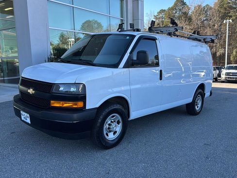 Used 2022 Chevrolet Express 2500 w/ Driver Convenience Package image 2