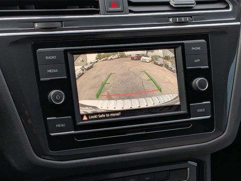 Used 2021 Volkswagen Tiguan S image 14