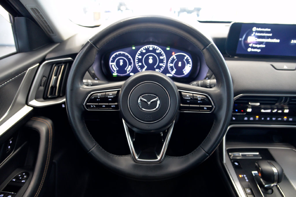 Certified 2024 MAZDA CX-90 Plug-In Hybrid w/ Preferred AWD/4WD image 18