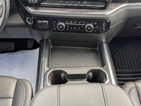 Used 2024 Chevrolet Silverado 2500 LTZ image 16