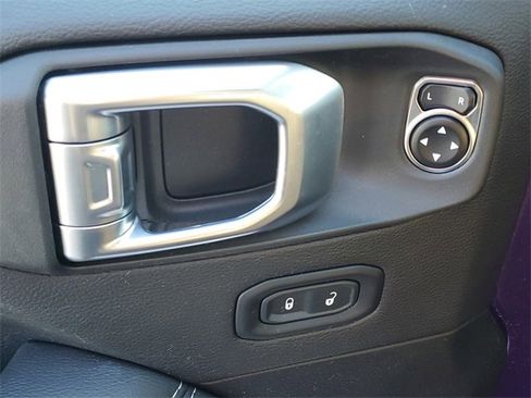 Used 2023 Jeep Wrangler Unlimited Sahara w/ Cold Weather Group image 17