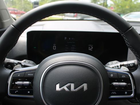 Certified 2025 Kia Sorento EX w/ EX Panoramic Sunroof Package image 30