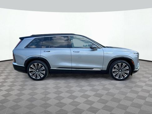 New 2026 Cadillac Vistiq Premium Luxury w/ LPO, Floor Liner Package AWD/4WD image 4