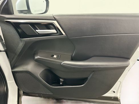 Used 2024 Mitsubishi Outlander SE image 34