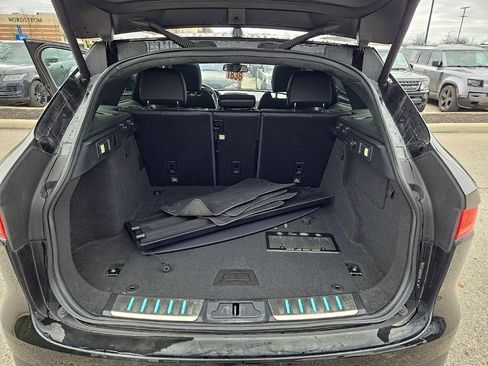 Used 2017 Jaguar F-PACE R-Sport image 18