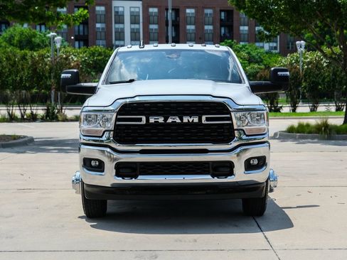 Used 2024 RAM 3500 Big Horn AWD/4WD image 4