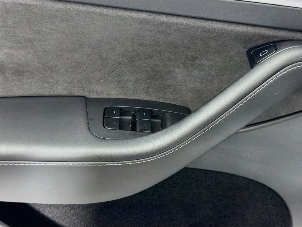 Used 2025 Tesla Model Y Long Range AWD/4WD image 14
