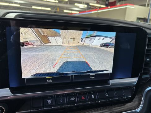 Used 2024 Chevrolet Silverado 2500 LT image 8