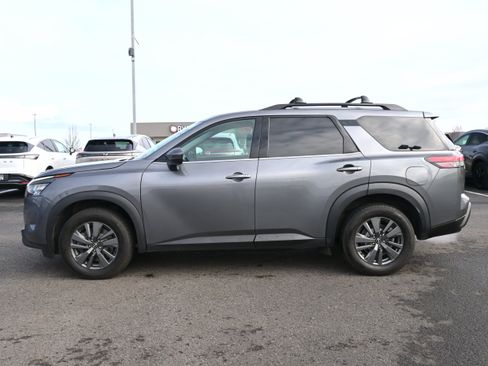Used 2023 Nissan Pathfinder SV image 5