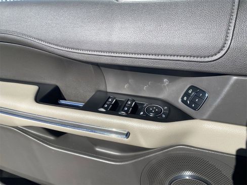 Used 2021 Ford Expedition XLT image 18