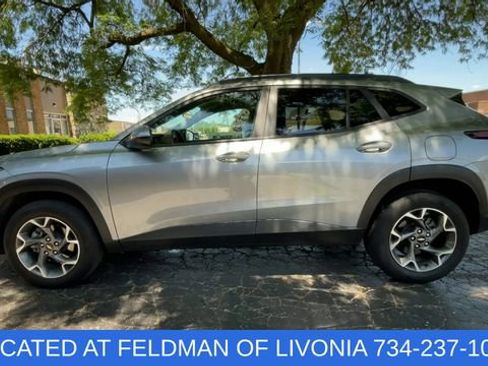 Used 2024 Chevrolet Trax LT w/ Driver Confidence Package FWD image 5