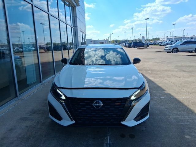 Certified 2024 Nissan Altima 2.0 SR FWD image 3