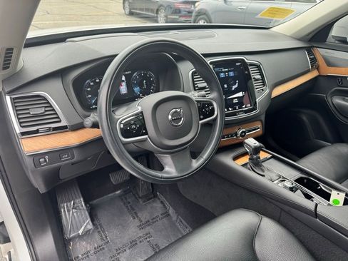 Used 2022 Volvo XC90 T6 Momentum w/ Advanced Package image 16
