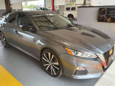 Used 2022 Nissan Altima 2.0 SR FWD image 3