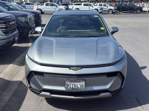 Used 2025 Chevrolet Equinox EV LT w/ Convenience Package image 17