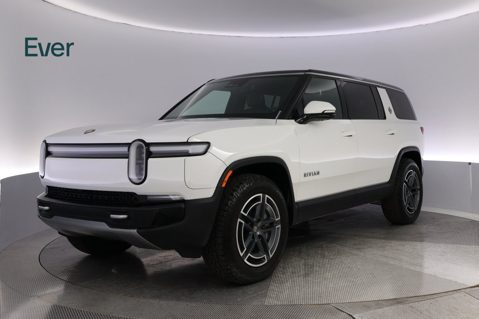 Used 2025 Rivian R1S Adventure Dual AWD/4WD image 2