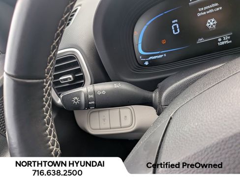 Certified 2023 Hyundai Venue SEL image 28