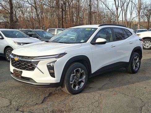 Used 2024 Chevrolet Trax LT w/ Driver Confidence Package image 4