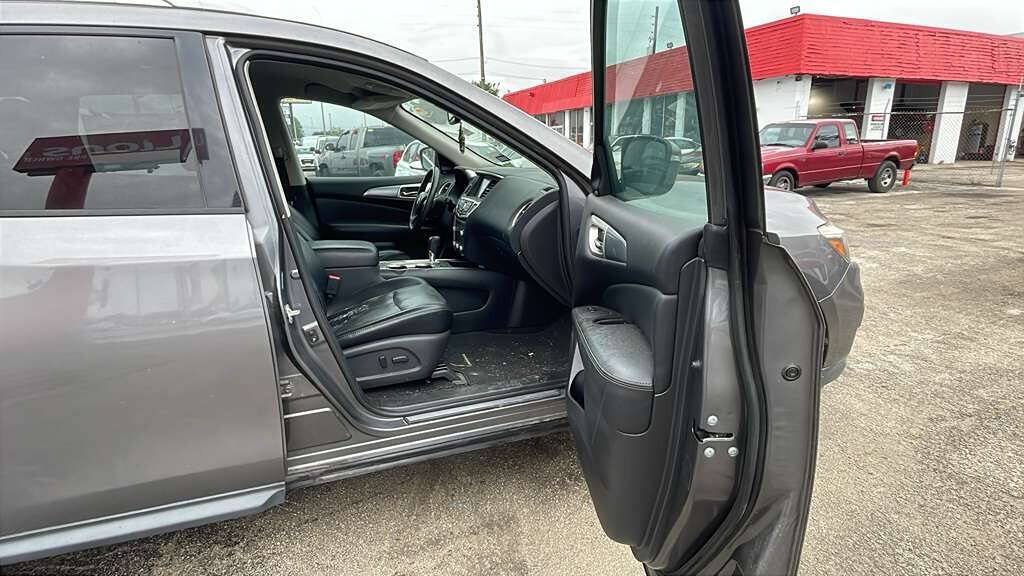 Used 2017 Nissan Pathfinder SL FWD image 6