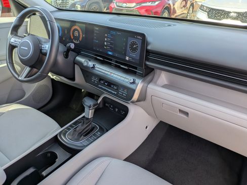 Used 2025 Hyundai Kona SEL image 12