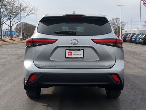 Certified 2021 Toyota Highlander XLE image 6