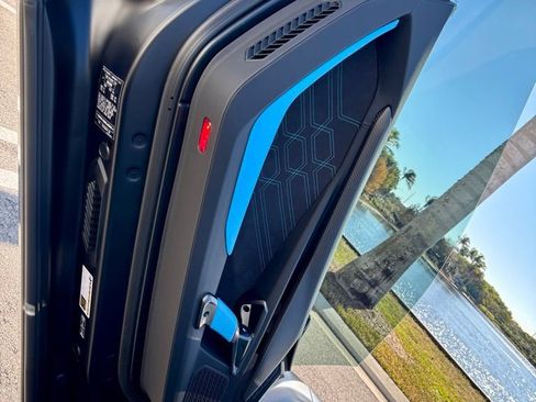 Used 2025 Lamborghini Revuelto AWD/4WD image 18