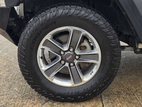 Used 2019 Jeep Wrangler Sport AWD/4WD image 7