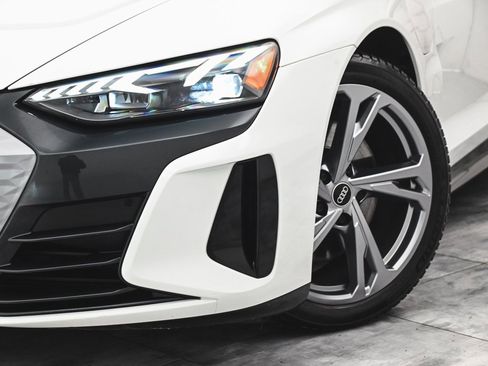 Used 2022 Audi e-tron GT Premium Plus image 37