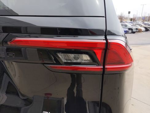 Used 2024 Toyota Grand Highlander AWD Hybrid image 12