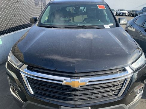 Used 2023 Chevrolet Traverse LS image 3