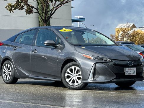 Used 2022 Toyota Prius Prime XLE image 2