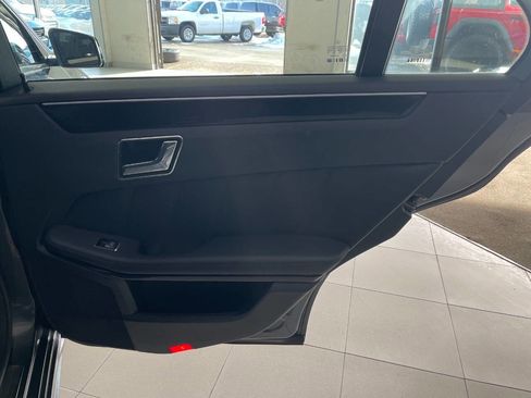 Used 2010 Mercedes-Benz E 350 E 350 Luxury 4MATIC AWD 4dr Se image 22