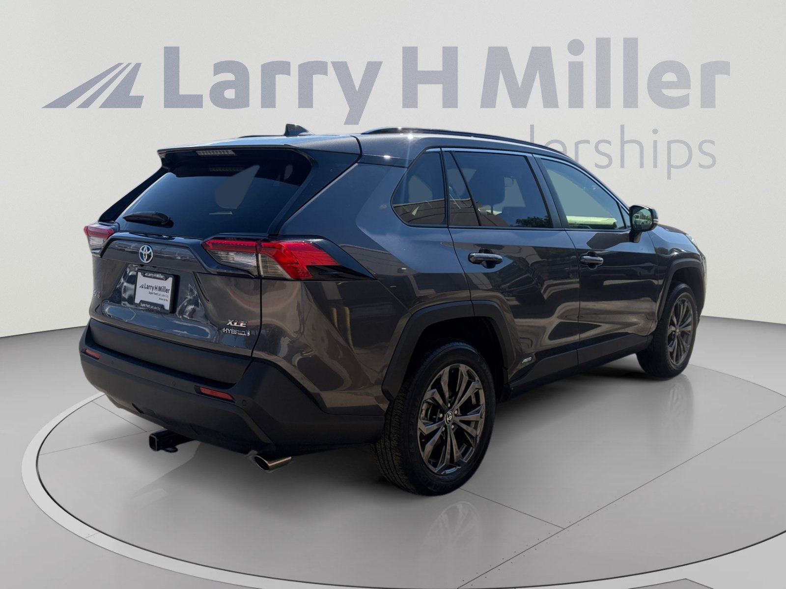 Used 2023 Toyota RAV4 XLE Premium AWD/4WD image 5