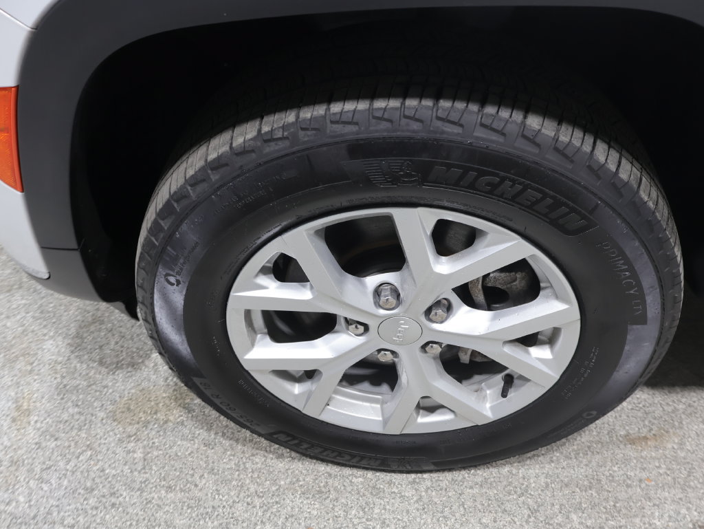 Used 2023 Jeep Grand Cherokee L Limited AWD/4WD image 9