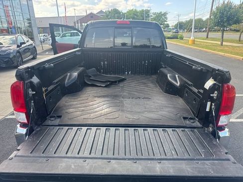 Used 2017 Toyota Tacoma SR5 w/ Tow Package AWD/4WD image 26