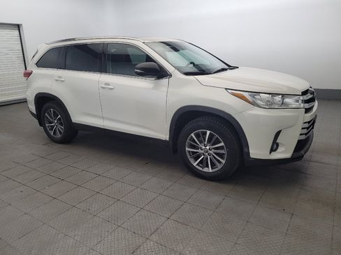 Used 2019 Toyota Highlander XLE AWD/4WD image 11