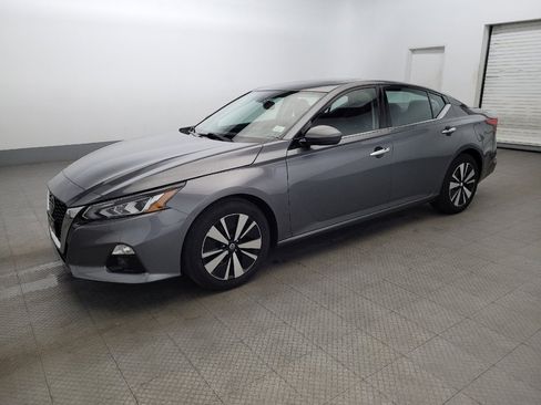 Used 2020 Nissan Altima 2.5 SV image 2